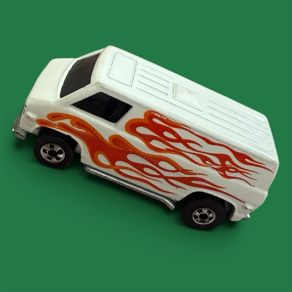 VINTAGE 1974 HOT WHEELS WHITE WITH FLAMES SUPER VAN